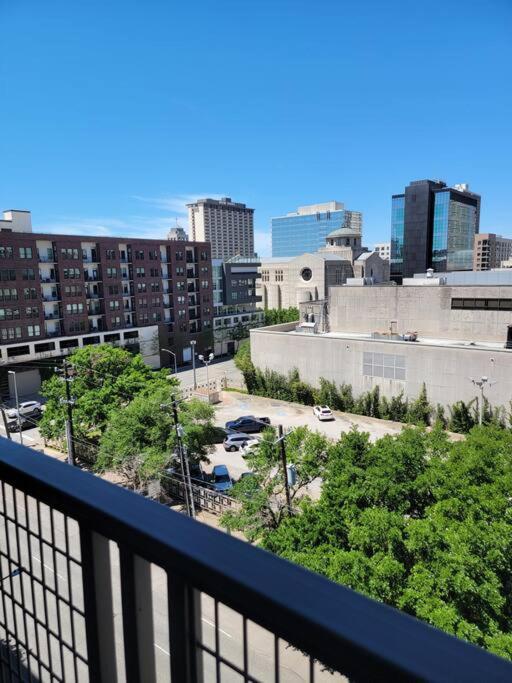 Sodo Gem: Rooftop Skyline Pool Parking Wi-fi Appartement
