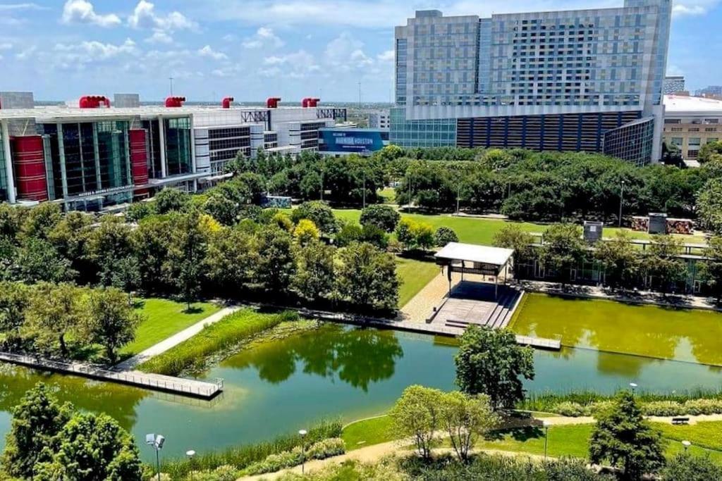 Sodo Gem: Rooftop Skyline Pool Parking Wi-fi Appartement Houston